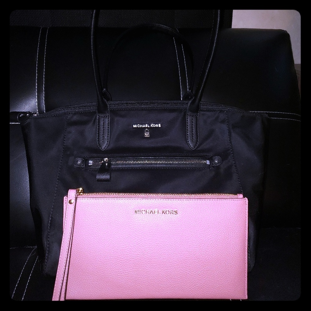 MICHEAL KORS PURSE AND CLUTCH SET